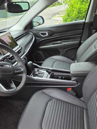JEEP COMMANDER 1.3 T270 TURBO FLEX LONGITUDE AT6